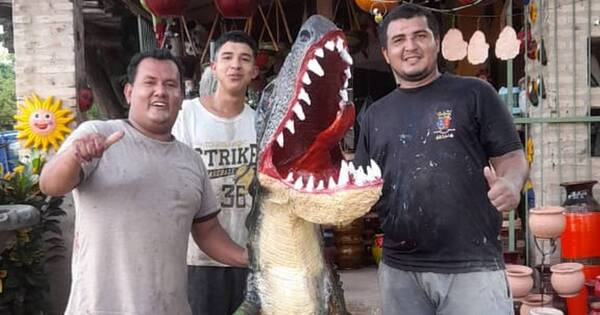 La Nación / Creatividad de aregüeños no tiene límites: de pesebres y planteras a dinosaurios y figuras de gran tamaño