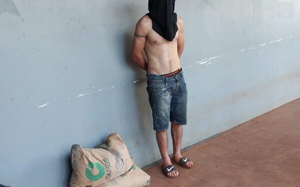 Detienen a sujeto que hurtó bolsas de cemento de una obra