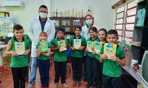 Realizan charla y vacunación en escuela de Santa Rita