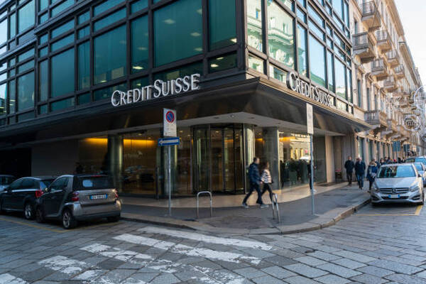 Mercado suizo empieza a estabilizarse tras conmoción por venta de Credit Suisse - Revista PLUS