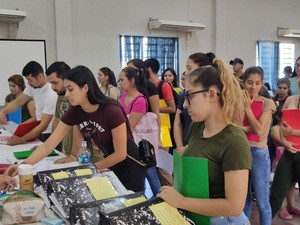 Becas: Más de mil postulantes presentan carpetas en Ñeembucú
