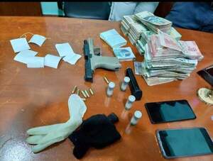 Policías se quedaron con un botín de G. 300 millones tras asalto - Radio Imperio