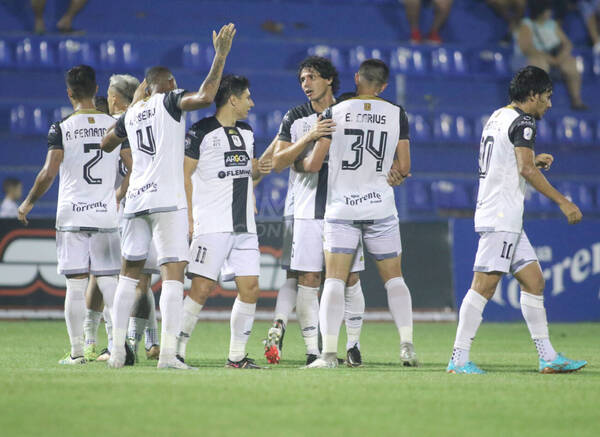 [VIDEO] Todo mal en Resistencia: Cayó ante Tacuary y Orteman puso a 6 extranjeros en cancha