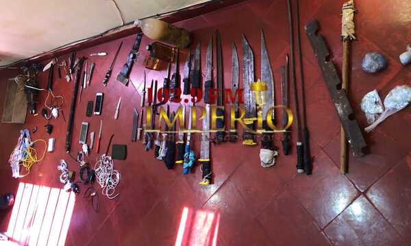 Incautan drogas y armas blancas de fabricación casera durante requisa en la cárcel - Radio Imperio
