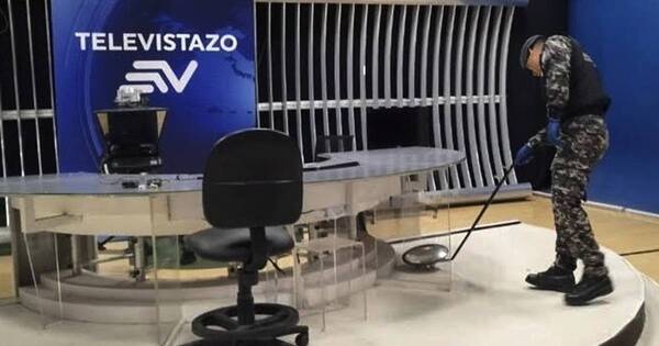 La Nación / Ecuador: cinco periodistas reciben sobres con explosivos