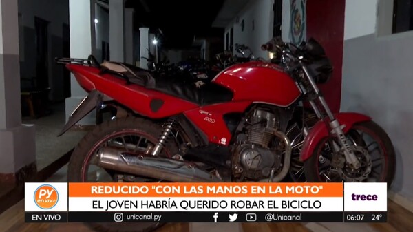 Sorprenden a joven intentando robar una motocicleta en un estacionamiento - trece
