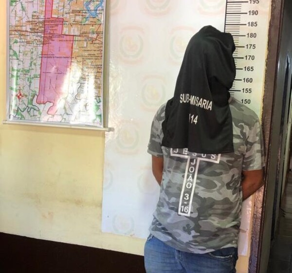 Detienen a violento sujeto que agredió y amenazó a su concubina con un machete - La Clave
