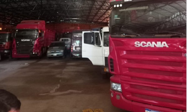 A Ultranza Py: Hallan 25 camiones en un depósito de Limpio