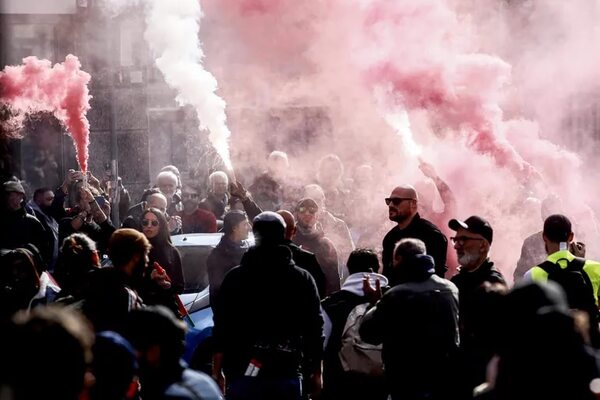 Miles de italianos recuerdan a las víctimas de la mafia en el centro de Milán - Mundo - ABC Color