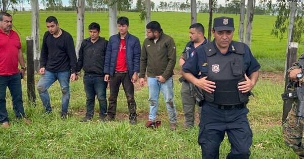 La Nación / Detienen a policías por la desaparición de G. 300 millones tras un asalto