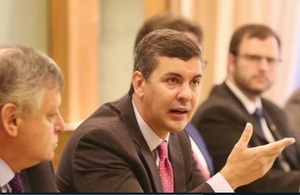 Diario HOY | Santi Peña presenta sus propuestas de gobierno ante el Club de Ejecutivos