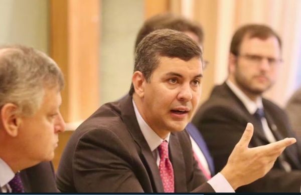 Diario HOY | Santi Peña presenta sus propuestas de gobierno ante el Club de Ejecutivos
