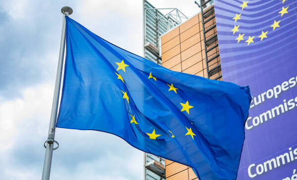 La Comisión Europea ve una “oportunidad” para avanzar con el acuerdo Mercosur sin tocar el texto original - Revista PLUS