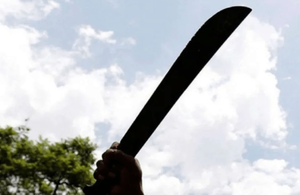 Mujer es brutalmente agredida con machete por parte de su pareja - Noticiero Paraguay