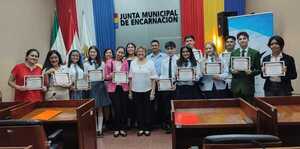 Premian a estudiantes en concurso de poesía "A Encarnación"