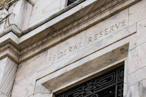 La Fed considera si debe pausar sus subidas de tasas tras la incertidumbre bancaria - Revista PLUS
