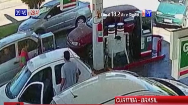 Playero roció combustible a automovilista - Noticias Paraguay
