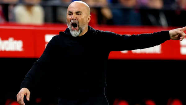 Versus / Acechado por el descenso, Sevilla destituye a Sampaoli y tiene nuevo DT