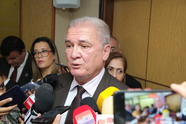 Fiscal general justifica que su hijo haya sido comisionado a Itaipú