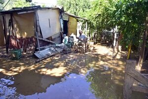 Inundaciones: Ya son 1.118  familias reubicadas en albergues de Asunción - Nacionales - ABC Color