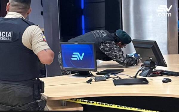Ecuador: Cinco periodistas reciben sobres con explosivos - ADN Digital
