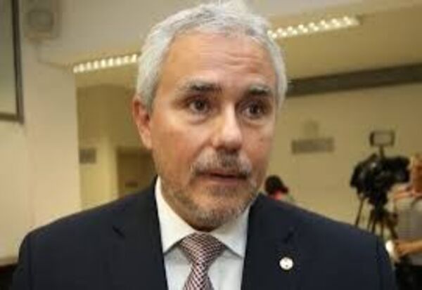 Zavala critica a Efraín "a título personal"