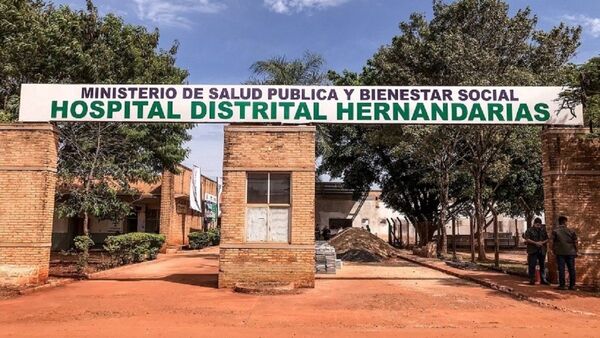Indagan parto de adolescente en el pasillo de un hospital