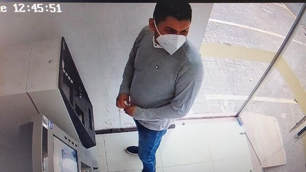 Indagan sobre extracción de dinero de tarjetas robadas