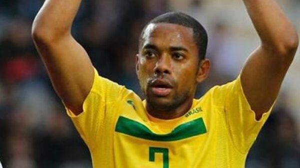 Corte da 15 días a Robinho para impugnar transferencia de sentencia a Brasil