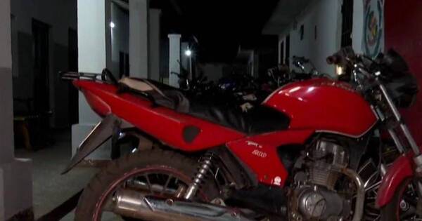 La Nación / Sorprenden a joven con prisión domiciliaria intentando robar una moto en Luque