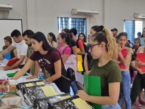Más de mil postulantes presentan sus carpetas en Ñeembucú