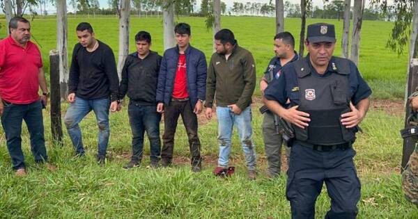 La Nación / Detienen a uniformados por la desaparición de dinero