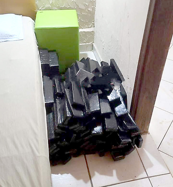 Pareja dejó cerca de 100 kilos de marihuana en un motel - La Clave