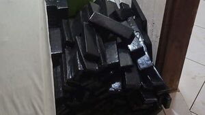 Parejita "olvidó" en el motel 162 panes de marihuana