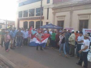Sampedranos se manifiestan para exigir la destitución del intendente Gustavo Rodríguez - Nacionales - ABC Color