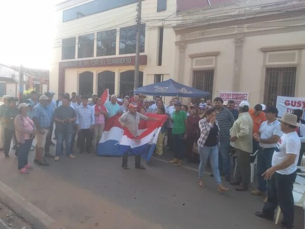 Sampedranos se manifiestan para exigir la destitución del intendente Gustavo Rodríguez - Nacionales - ABC Color