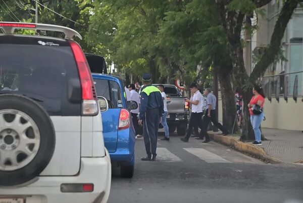 PMT habilita números para denunciar a vehículos mal estacionados - Nacionales - ABC Color