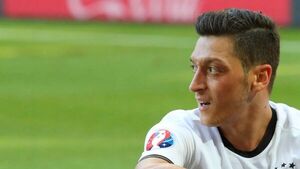 Mesut Özil cuelga los botines