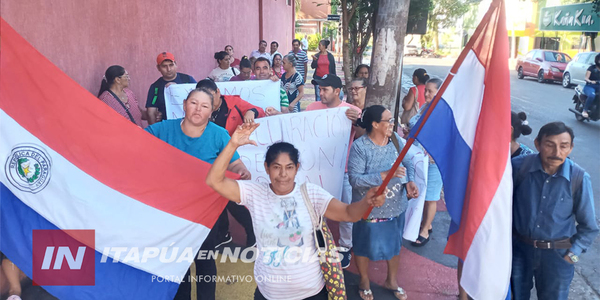 VECINOS DEL B° ITA PASO DE ENCARNACIÓN SE MANIFESTARON EN LA JUNTA MUNICIPAL - Itapúa Noticias