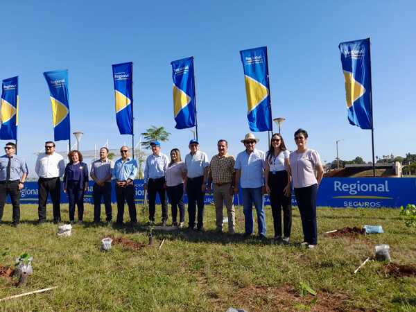 Con plantación de 200 arbolitos, Regional Seguros celebra su 30° aniversario