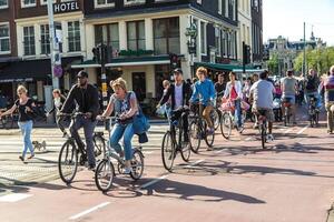 Más bicicletas que personas en Países Bajos | Telefuturo