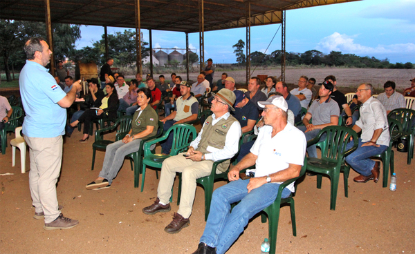 Productores de Mbaracayú se interiorizan sobre normativas, agroquímicos y semillas - La Clave