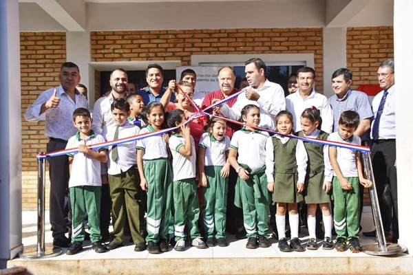 GOBERNACIÓN INAUGURA MULTIMILLONARIAS OBRAS EJECUTADAS EN UNA IMPORTANTE INSTITUCIÓN EDUCATIVA DE YATYTAY - Itapúa Noticias