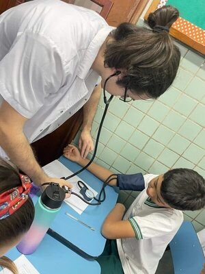 Estudiantes de la Cátedra de Pediatría abordan la salud integral de los niños - Estilo de vida - ABC Color