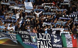 Versus / Lazio veta de por vida a tres hinchas por cánticos antisemitas