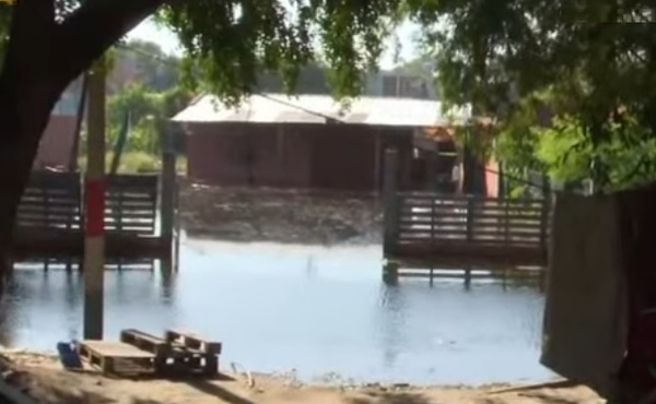 Diario HOY | Crecida del río ya afecta a Nanawa, que está al borde de otra inundación
