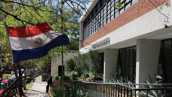 Se fue con bermuda y le negaron la entrada a la Biblioteca Nacional
