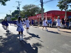 Colorido desfile por aniversario de Villa Elisa - Nacionales - ABC Color