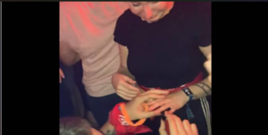 (Video). ¡Joven pidió casamiento a su novia en el Asunciónico!