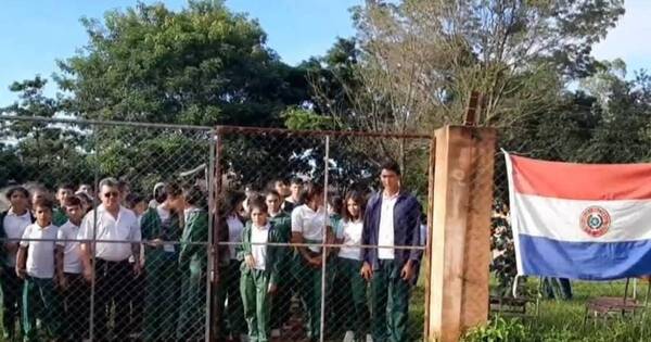 La Nación / Tras 10 días de toma de colegio en San Pedro, siguen sin tener respuesta del MEC